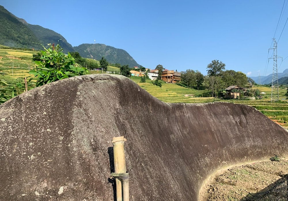 Visitors can come to the Sapa Ancient Stone Gallery in the morning for the best experience in sightseeing or taking pictures